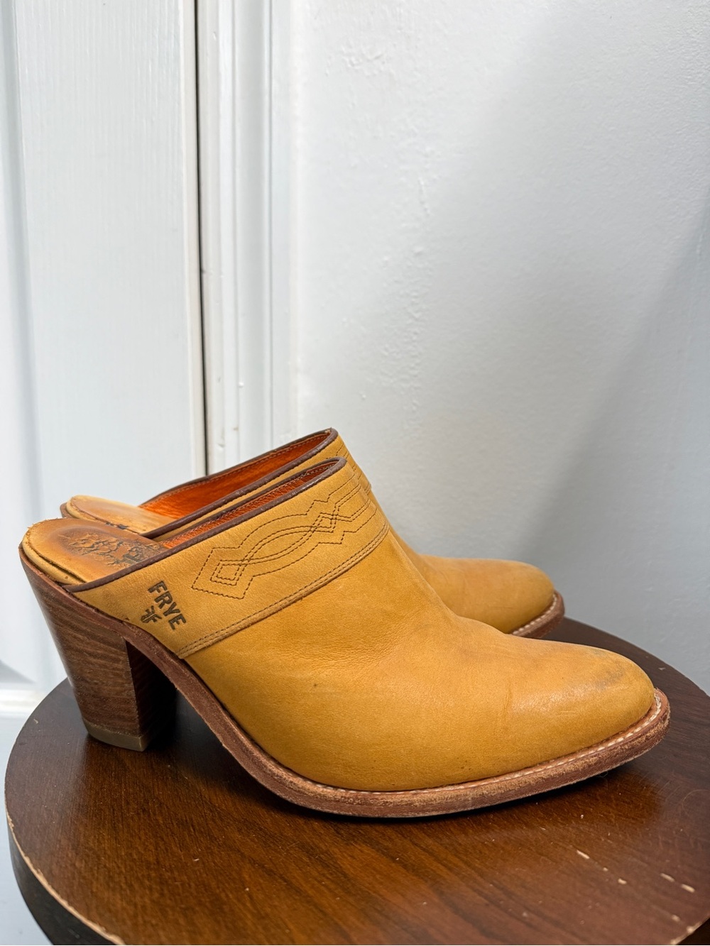 FRYE Women's Tan Leather Heeled Mule Clog